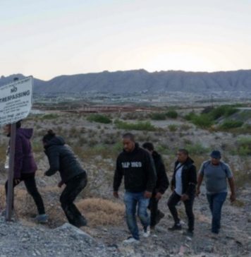 Almost 207,000 people cross border points throughout the country on Sunday