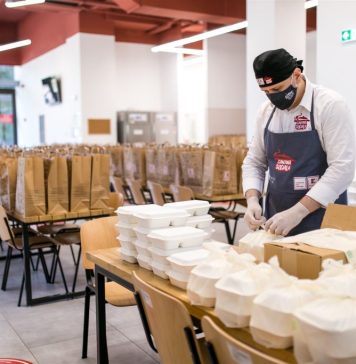 World Vision România vrea să ofere 19.000 de mese calde și 19.380 ore remediale la școală pentru 100 de copii de la sate