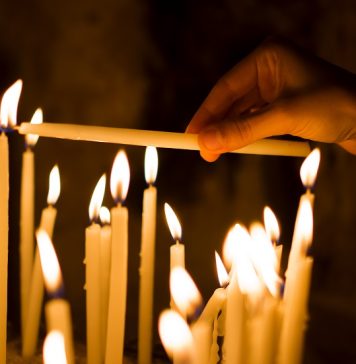 Pompierii recomandă credincioşilor care sărbătoresc Paştele Catolic sau Floriile Ortodoxe să fie atenţi la modul de amplasare a lumânărilor