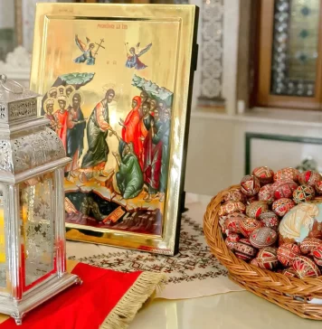 Lumina Sfântă, adusă şi în acest an de la Ierusalim, în Sâmbăta Mare