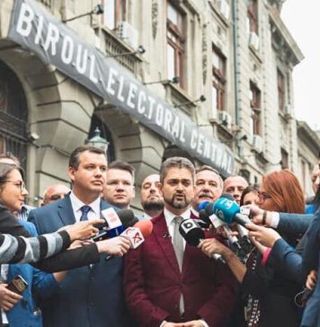 Theodor Paleologu încearcă să semene discordie în interiorul BOR: Toată lumea știe că Patriarhul Daniel este exasperat de toate „pantalonadele” lui ÎPS Teodosie