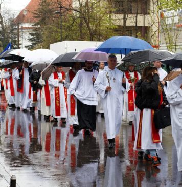 Mai multe restricţii de trafic vor fi instituite sâmbătă în Bucureşti, din cauza pelerinajului de Florii