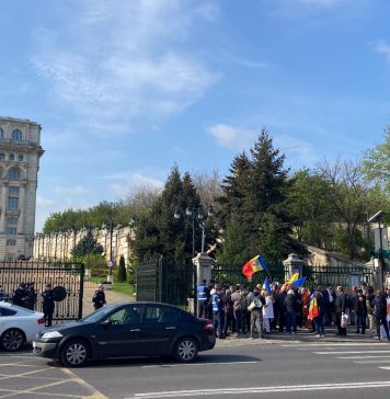 Protest la Parlament împotriva Proiectului de Lege privind separarea copilului de familie – FOTO