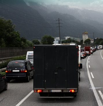 Cum scapi de aglomeraţia de pe Valea Prahovei. Rute alternative pentru șoferii care se întorc în București