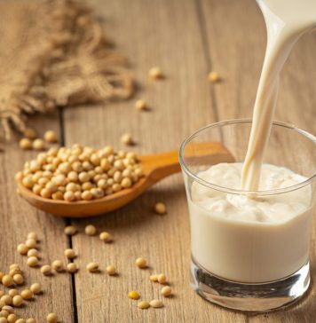 Consiliul Concurenței: Toţi retailerii din România au fost de acord să reducă, în mod voluntar, cu minimum 20%, preţul laptelui de provenienţă românească, de la 1 Mai