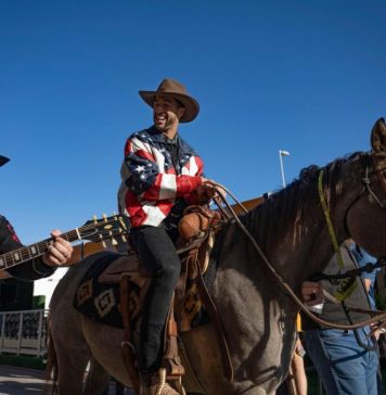 Un protest pentru protejarea cailor de curse organizat pe un hipodrom din Marea Britanie a dus la arestarea mai multor persoane