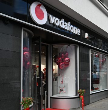 Vodafone plănuiește să concedieze 11.000 de angajaţi în următorii trei ani