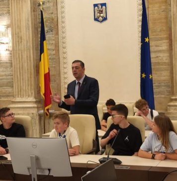 Marius Horia Țuțuianu (PSD): Așa arată viitorul! Elevii Colegiului Național Mircea cel Bătrân ne-au onorat astăzi cu prezența, la Palatul Parlamentului