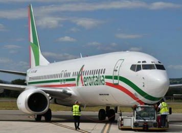 „Aeroitalia”, prima companie care va opera zboruri regulate pe Aeroportul Internaţional Bucureşti Băneasa – „Aurel Vlaicu”. Primul zbor, în 2 iunie, cu destinaţia Roma