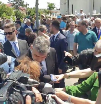 VIDEO Imaginile cu Ciolacu huiduit de profesori la Buzău – în oraşul natal