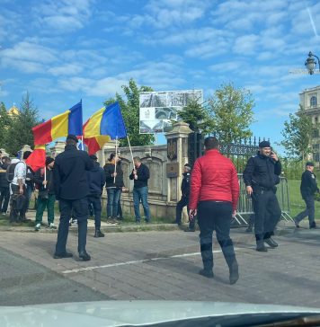 VIDEO / Protest AUR la Parlament. George Simion: „Nu vă atingeți de copiii României!