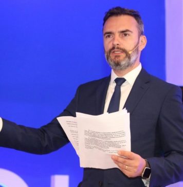 Spokesman Carbunaru presents rights provided in new Education laws and launches call on teachers