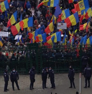 Reprezentanţi ai asociaţiilor patriotice, anchetaţi pentru că au spus că românii trebuie să-şi apere ţara şi libertăţile câştigate cu jertfe în Decembrie 1989