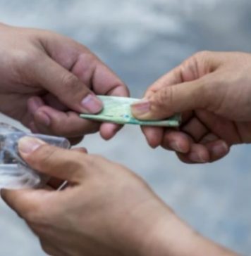 A British and a Slovak, detected in southeastern Mamaia resort selling risk, high-risk drugs