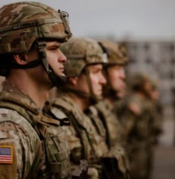 Aproape o mie de americani au părăsit Sudanul cu ajutorul guvernului lor de la începutul violenţelor dintre armată şi paramilitari