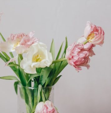 Peste 1,8 milioane de români îşi sărbătoresc duminică onomastica, cu ocazia Sfinţilor Constantin şi Elena