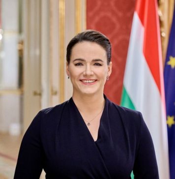 Hungarian President, greeted with applause by Catholic Pentecost pilgrims in Sumuleu Ciuc