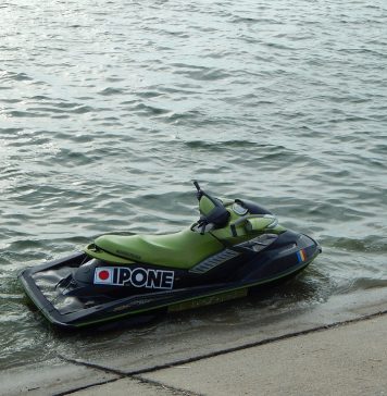 Două femei au căzut în lacul Snagov, în timp ce se plimbau cu skijet-ul. Una dintre ele a murit