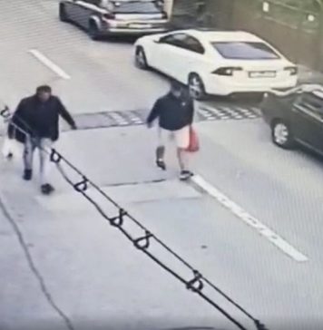 VIDEO / Bărbat tâlhărit în plină stradă după ce a câștigat la păcănele 6.000 de lei