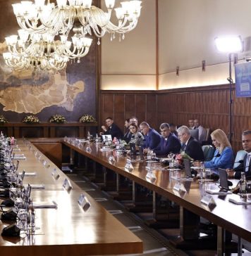 Ambasadoarea SUA la Bucureşti, Kathleen Kavalec: Aplaudăm noul guvern al României pentru creşterea numărului de femei miniştri de la 2 la 5