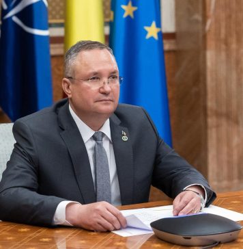 Ciucă, de Ziua Învăţătorului: Trecem printr-un moment de răscruce pentru învăţământul din România, de care depinde viitorul copiilor noştri