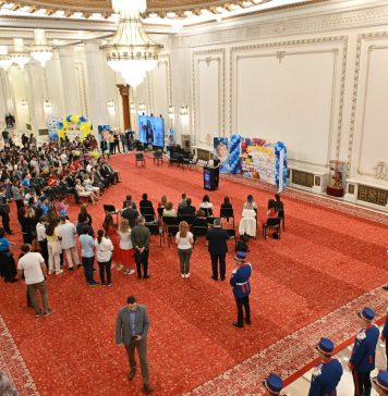 Peste 10.000 de copii au petrecut Ziua internaţională a Copiilor în grădinile Senatului / La Camera Deputaţilor au fost circa 21.000 de copii şi însoţitorii lor