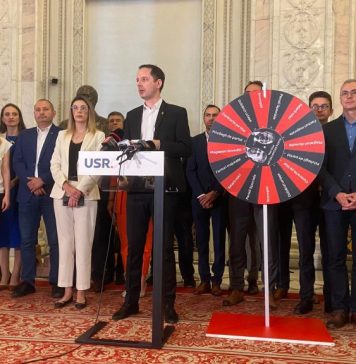 USR a adus în Parlament roata dezastrelor, cu ocazia votului pentru noul guvern PSD-PNL condus de Ciolacu