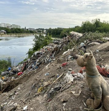 FOTO/ Radu Mihaiu: Peste 31.000 tone de gunoi din apele Sectorului 2 au ajuns deja la locul lor, la groapă