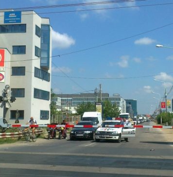 Trecerea la nivel cu calea ferată de la Petricani se închide până pe 1 iulie. Rutele ocolitoare
