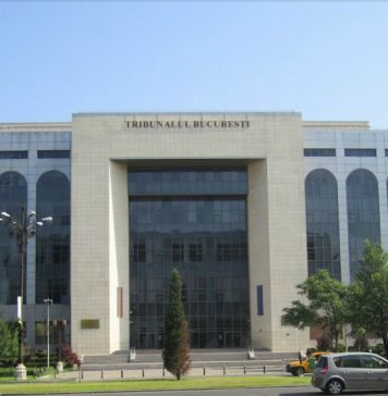 Cazul fetei ucisă şi ascunsă în canapea. Mama a fost lăsată în libertate