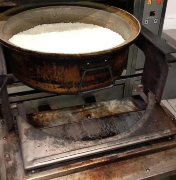 Distribuitor de produse din peşte pentru marile lanţuri de magazine, închis temporar de ANPC / Au fost găsite, între altele, produse expirate şi mizerie