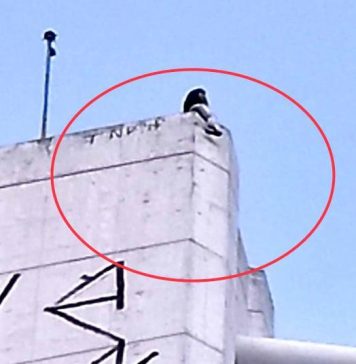 Un bărbat amenință că se aruncă de pe Podul Basarab din București