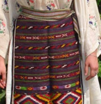 DANCE IN IE/ Blouse from Oltenia, landmark of refined clothing and collector’s item