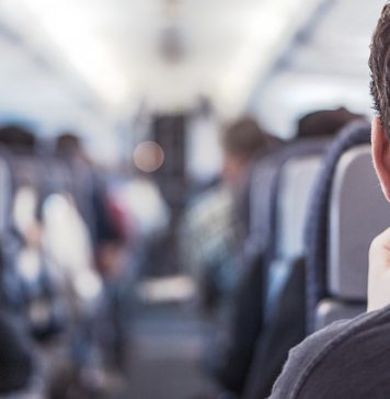 O aeronavă a aterizat de urgenţă la Bucureşti după ce unui pasager i s-a făcut rău. Ulterior, acesta a murit