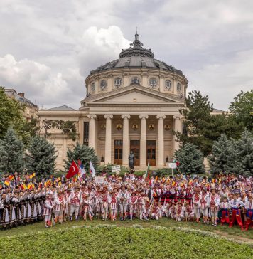 Peste 60.000 de vizitatori la Festivalul Internațional de „Folclor Muzici și Tradiții în București”