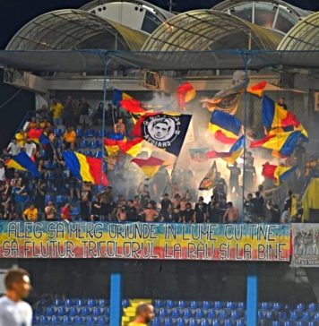 Ultraşii români prezenţi la meciul naţionalei de la Priştina, evacuaţi şi agresaţi de oamenii de ordine după ce ar fi scandat „Kosovo je Srbija” (Kosovo e Serbia)