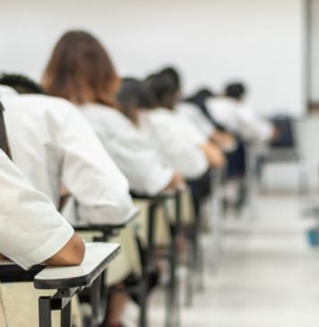 Titluarizare – Proba scrisă are loc miercuri. S-au înscris aproape 32.000 de candidaţi pe 6.837 de posturi, cei mai mulţi pentru învăţământul preşcolar