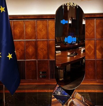 Robotul ION ar putea rămâne fără jobul de consilier al premierului