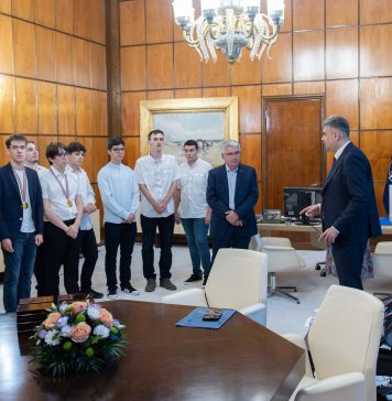 VIDEO/ Marcel Ciolacu, întâlnire cu elevii premiaţi la Olimpiadele de Matematică şi Fizică: România are nevoie de oameni ca voi