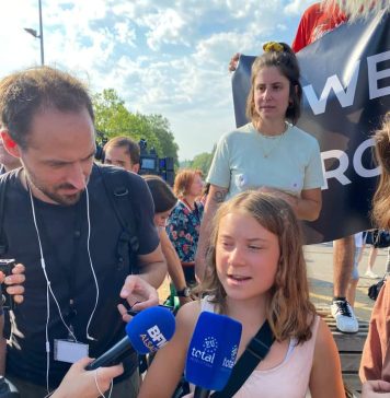 Europarlamentarul Nicu Ștefănuță (grupul Verzilor/ALE) i-a luat un scurt interviu tinerei activiste pentru mediu, Greta Thunberg