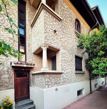 O vilă în stil mediteranean din București construită în 1939 se vinde cu peste jumătate de milion de euro
