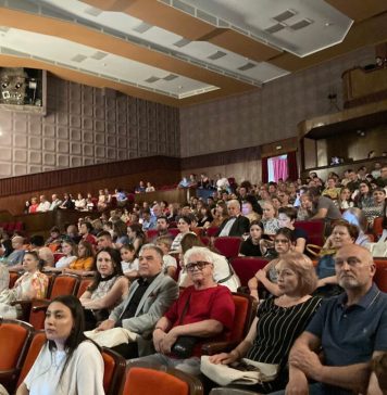 Publicul din Cahul, Chișinău și Bălți s-a bucurat de “ActOrchestra”, piesa Teatrului Național din București