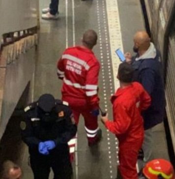 Călător căzut pe linia de metrou, la stația Eroii Revoluţiei. Circulaţie îngreunată pe Magistrala 2
