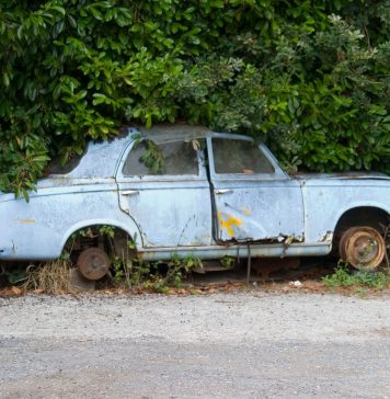 Continuă ridicarea mașinilor abandonate din Sectorul 3