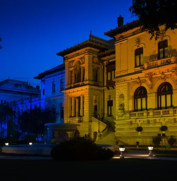 Palatul Cotroceni – iluminat în culorile drapelului ucrainean, de Ziua Independenţei Ucrainei