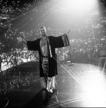 Concert Robbie Williams la Bucureşti – Ecrane de 22 de metri şi cerinţe speciale tehnice şi culinare