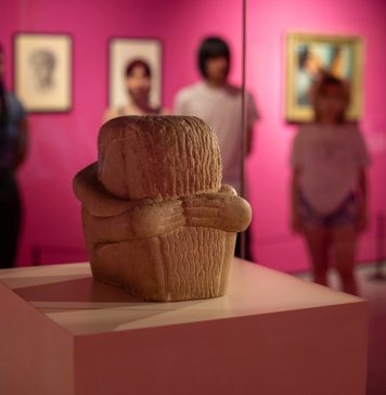 Sculptura „Sărutul” de Brâncuşi a ajuns la Bucureşti. Capodopera poate fi văzută până pe 30 august, la Art Safari