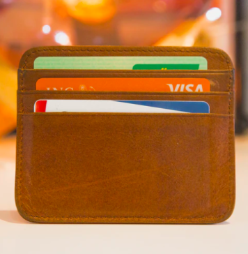 GRAFIC/ Cash sau card? Câți români preferă banii în mână și de ce se tem de plățile electronice