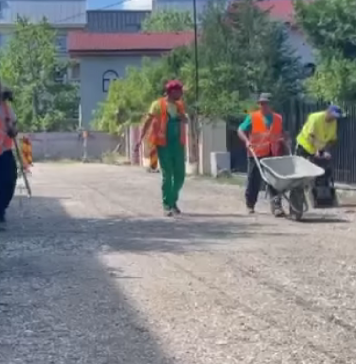 VIDEO/ Primăria Sectorului 1 a început lucrările de asfaltare pe două străzi de pământ