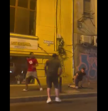 Doi tineri au fost snopiţi în bătaie de alţi patru, pe o stradă din Bucureşti